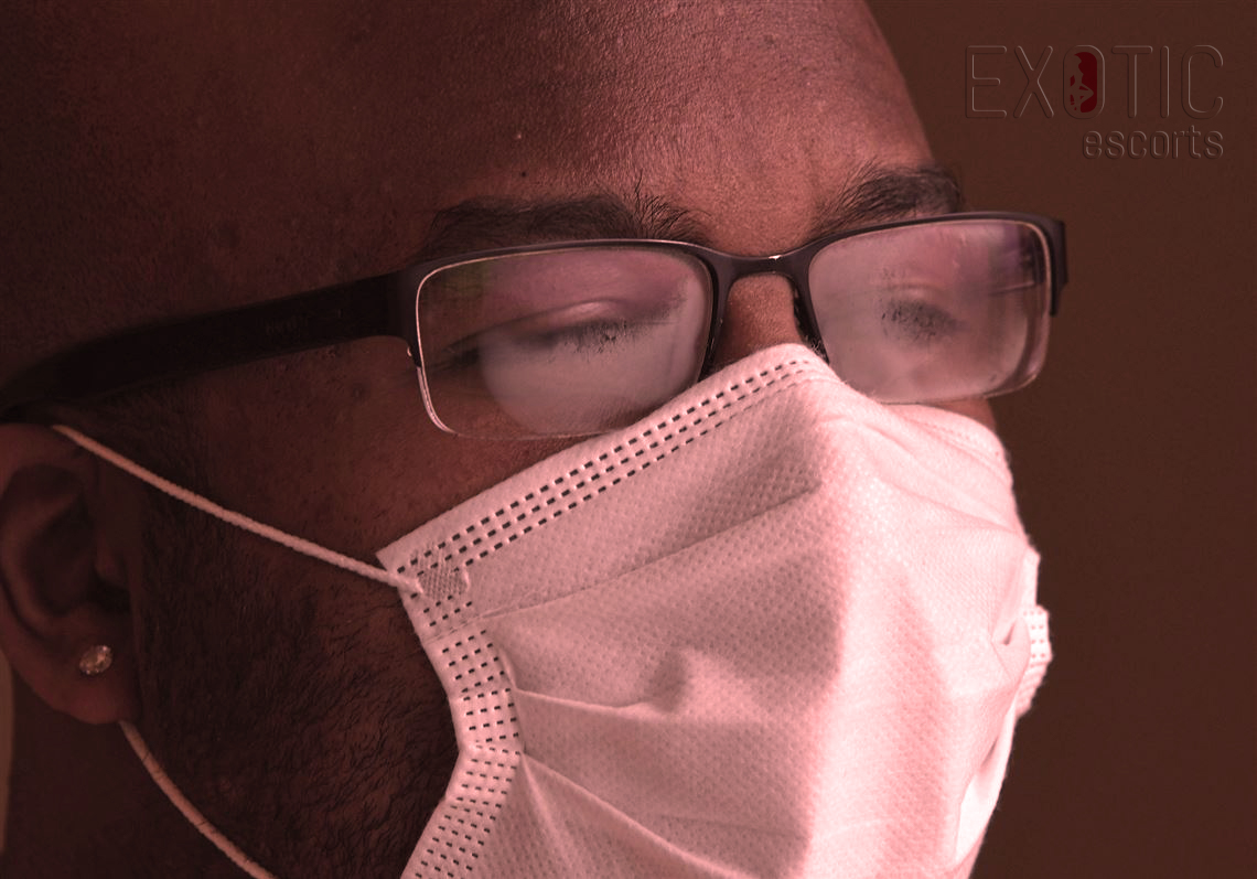 4 simple ways to avoid your glasses fogging up while wearing a face mask