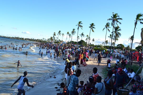 Where can I meet new people in Dar es Salaam?