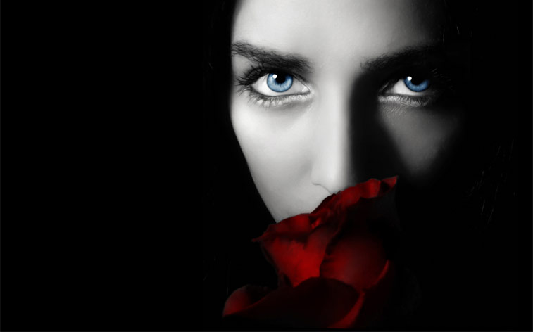 5 ways to grab a woman’s attention without even talking to her. (Lisa Citore)