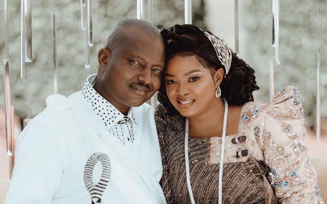 Married man of God denies ever knowing a lass he had taken as 2nd wife and cohabited for over a year after getting wind of bigamy charges. (Watch Dog Uganda)
