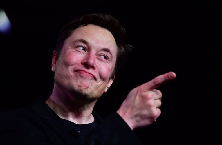 World’s wealthiest man – Elon Musk – ‘whipped out his penis, it was erect’ in order to fuck a flight attendant before paying $250,000 hush money