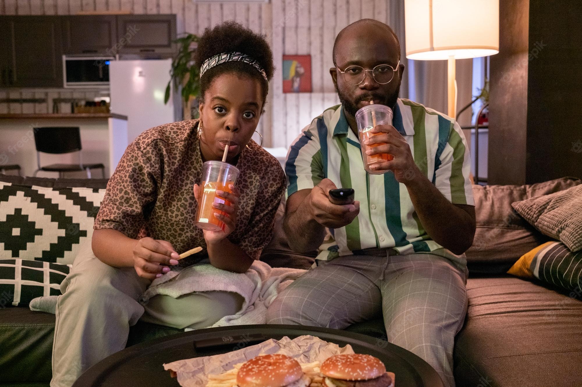 couple-eating-fast-food-during-watching-movie_274679-33040-cd5febdf