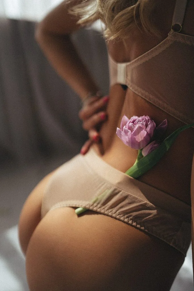 How To Ensure Your Safety When Choosing An Online Escort Agency 2 How To Ensure Your Safety When Choosing An Online Escort Agency 1