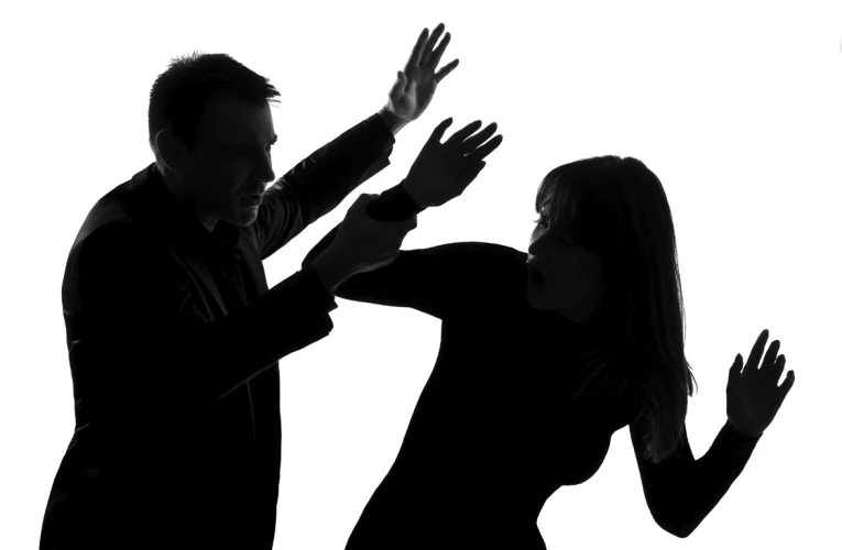 Understanding Relationship Abuse: Spotting The Signs You Are In An Abusive Relationship
